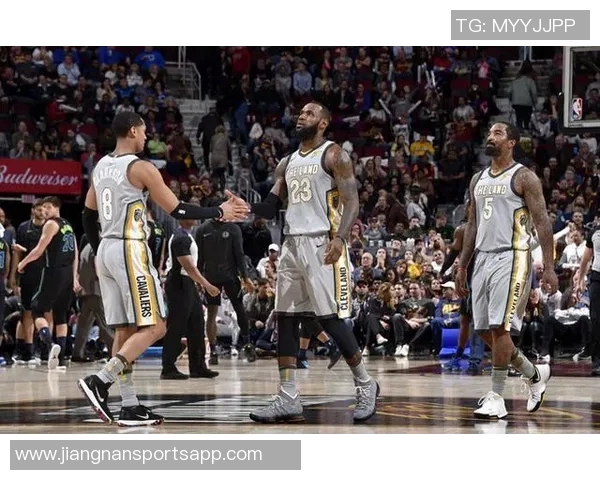 全队齐心协力专注训练独行侠官方分享精彩瞬间