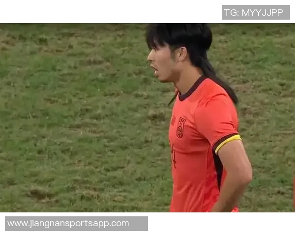 热议汪士钦直红事件：球场上脑残式申请红牌的背后原因分析